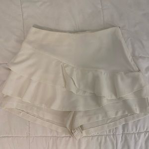 DO+BE white skort